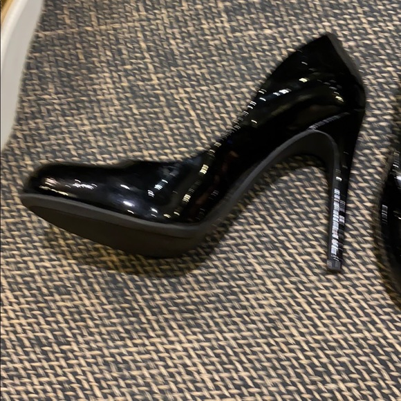 Rounded toe heels - Picture 2 of 3